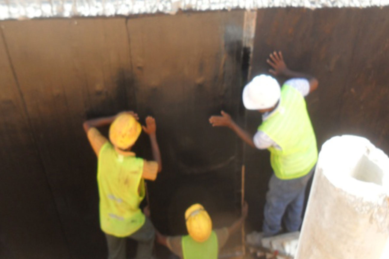 Self-adhesive-membrane-wall